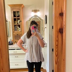 gray t-shirt
